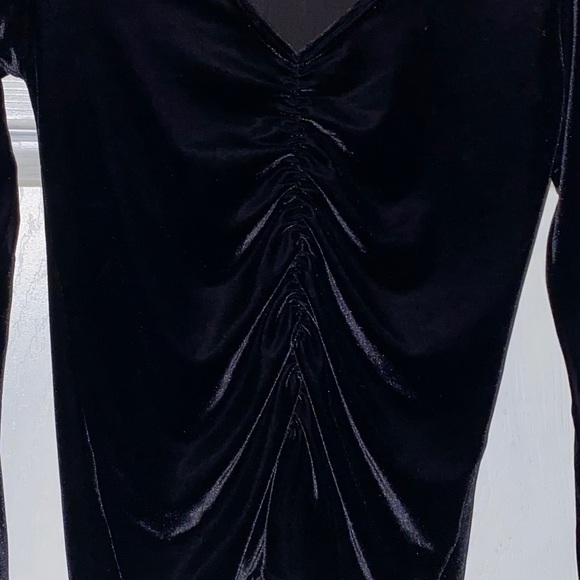 Velvet-like Ruched Longsleeve - Picture 3 of 3